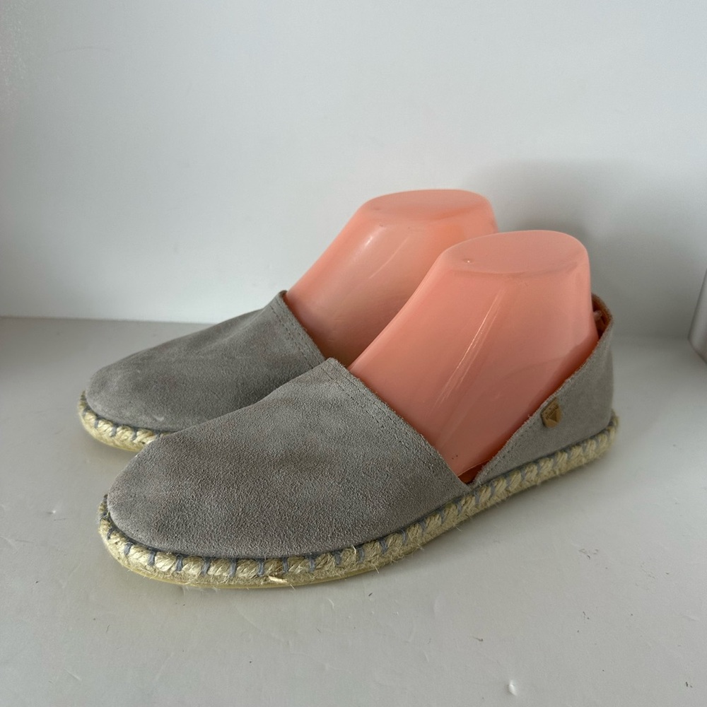 Verbenas Espadrilles Flats Carmen Perla Size US 8
Also available in size 9